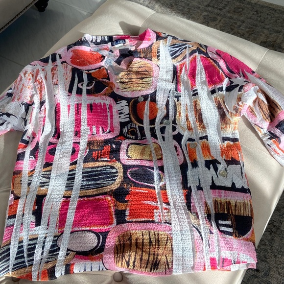 Colorful Abstract Patterned Top - Picture 4 of 4